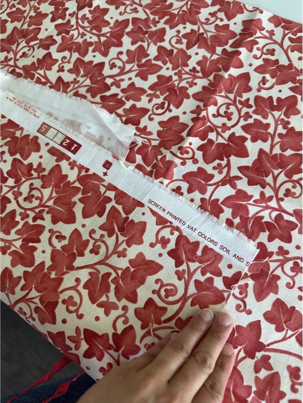 vintage Robert Kaufman quilting cotton featuring an ivy leaf vine print